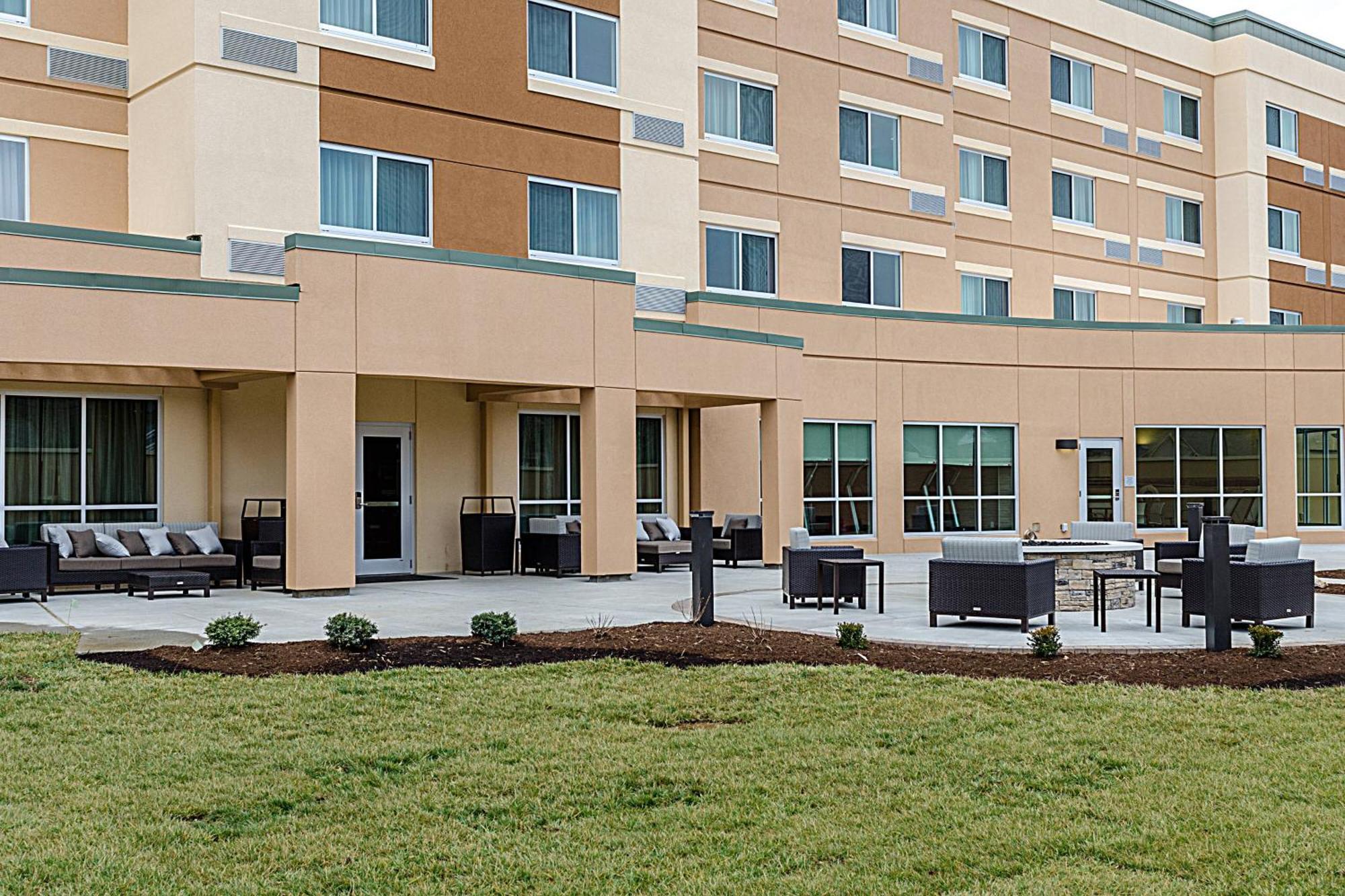 Courtyard By Marriott Somerset Bagian luar foto