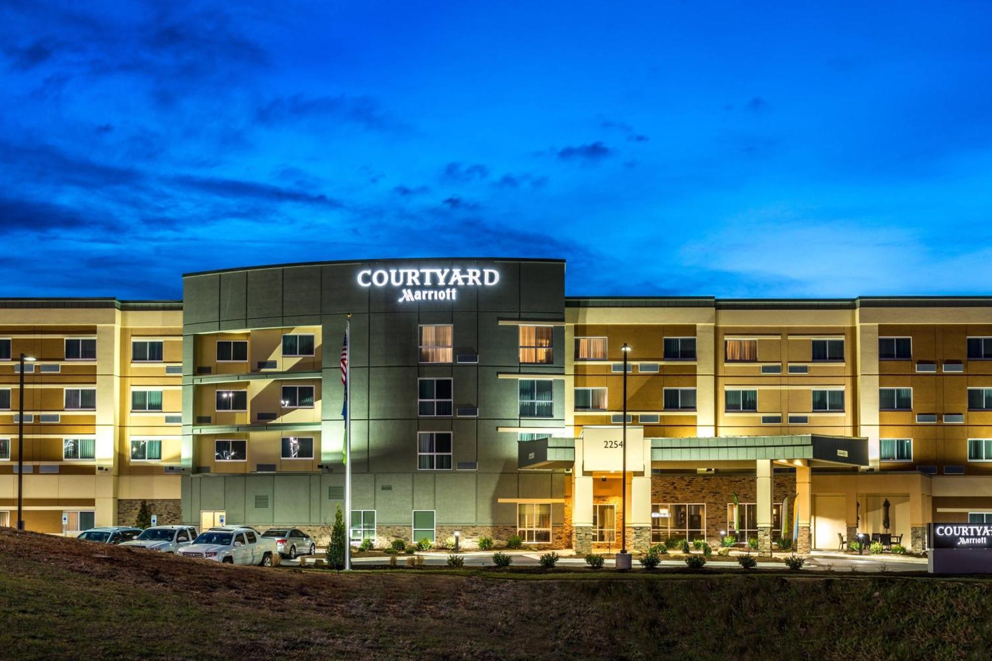 Courtyard By Marriott Somerset Bagian luar foto