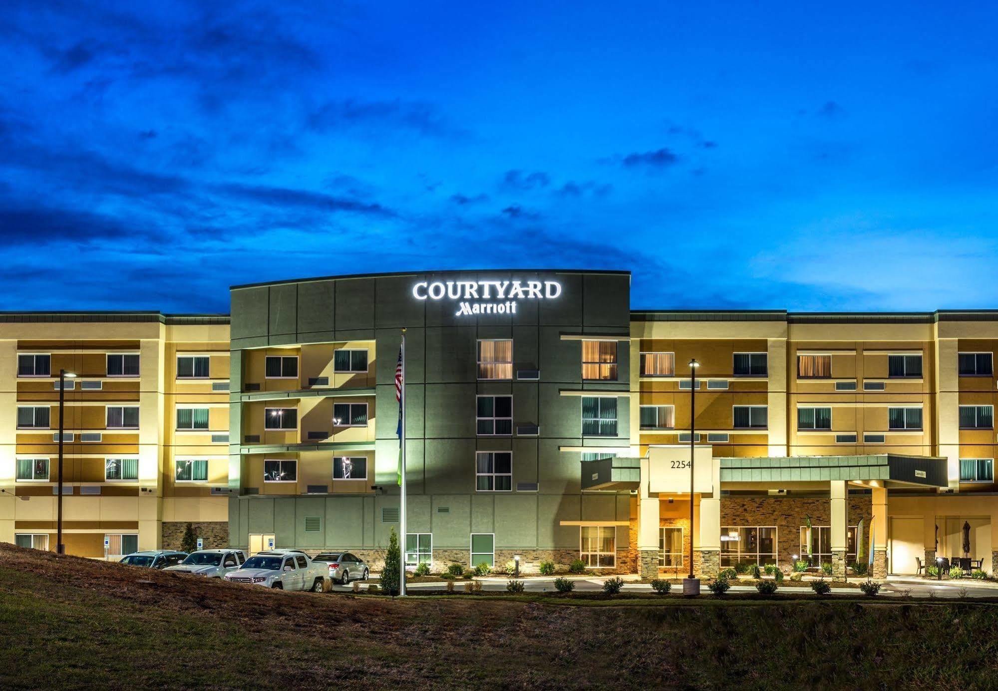 Courtyard By Marriott Somerset Bagian luar foto