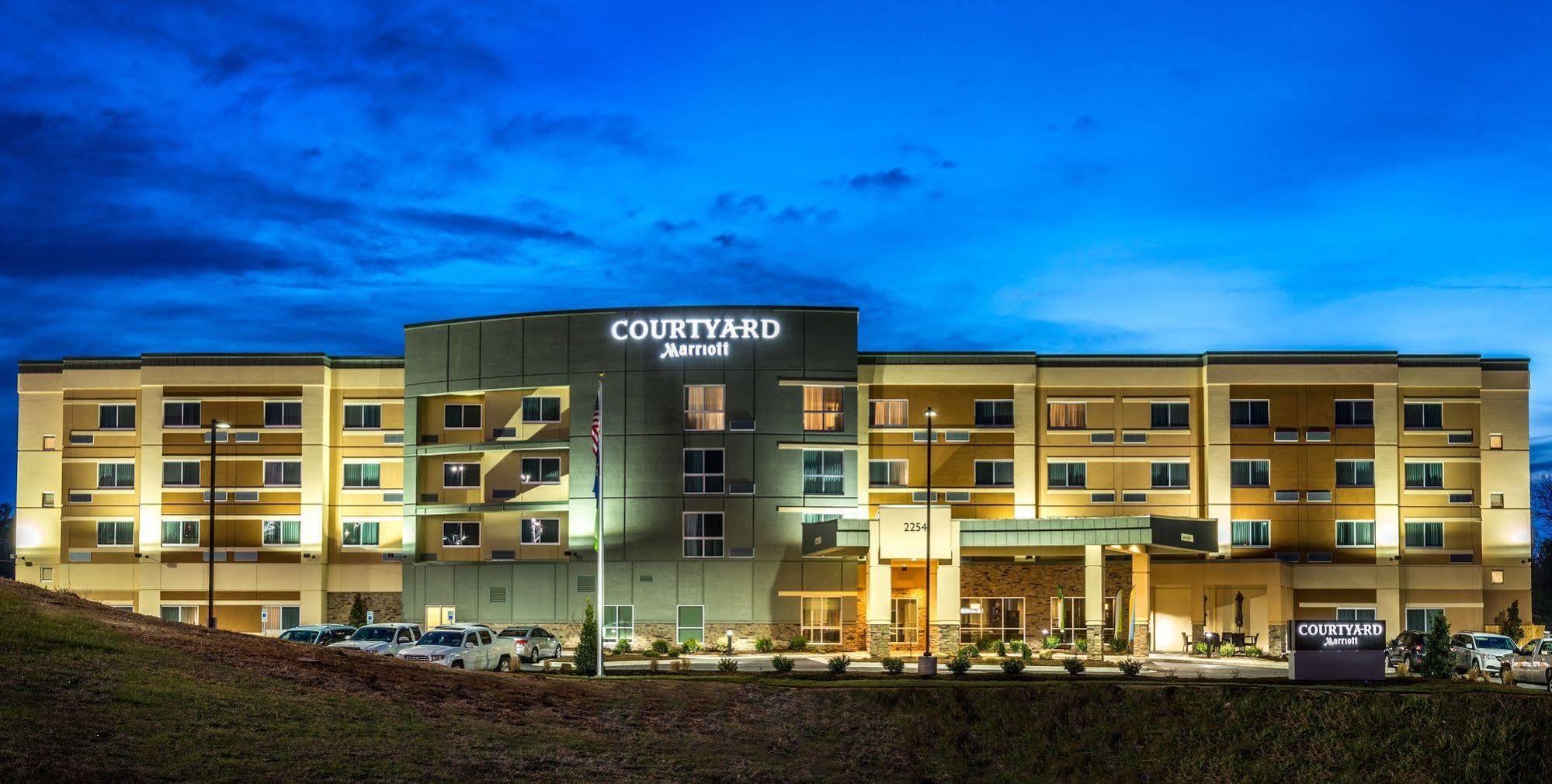Courtyard By Marriott Somerset Bagian luar foto